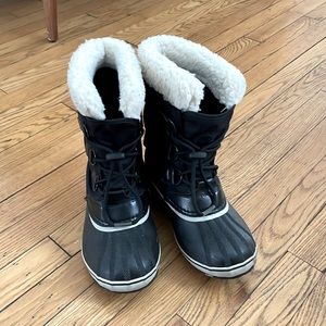 Sorel caribou winter boots for girls size 5